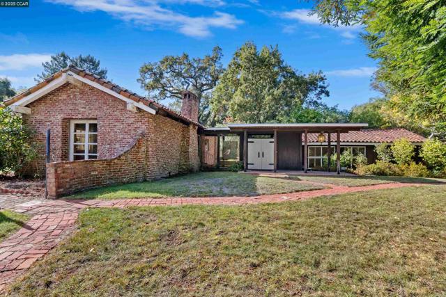 2339 Tice Valley Blvd, Walnut Creek CA: https://media.crmls.org/mediaz/adc5df74-af11-42ce-b258-fb7f0f9e86f3.jpg