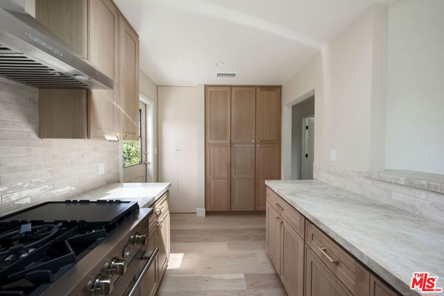 4718 Gaviota Avenue, Long Beach CA: https://media.crmls.org/mediaz/adc6ceac-b385-44c0-8e59-9afd9bd856d8.jpg