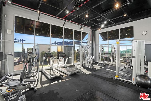 7250 Franklin Avenue, Los Angeles CA: https://media.crmls.org/mediaz/adc703a5-4fa3-464f-a3c1-9c1514899dcf.jpg