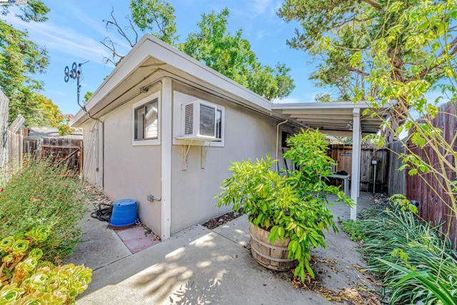 4655 Augustine St, Pleasanton CA: https://media.crmls.org/mediaz/adc70912-1e2f-4f3b-bf01-2a7137c5f0de.jpg