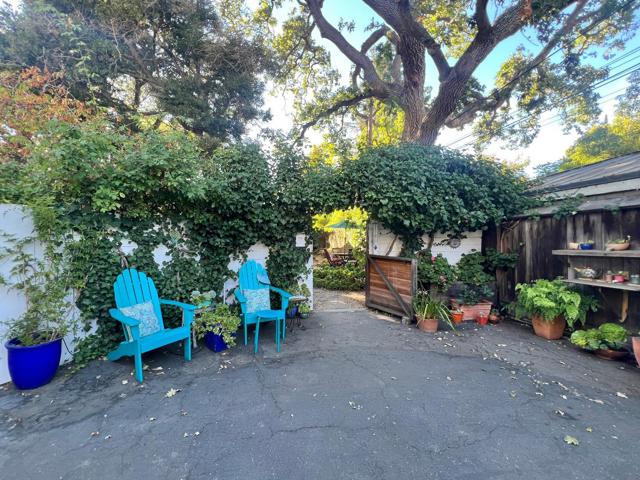 125 Lowell Avenue, Palo Alto CA: https://media.crmls.org/mediaz/adc7bf5f-dd34-4a3f-abd6-8660cb3ca067.jpg