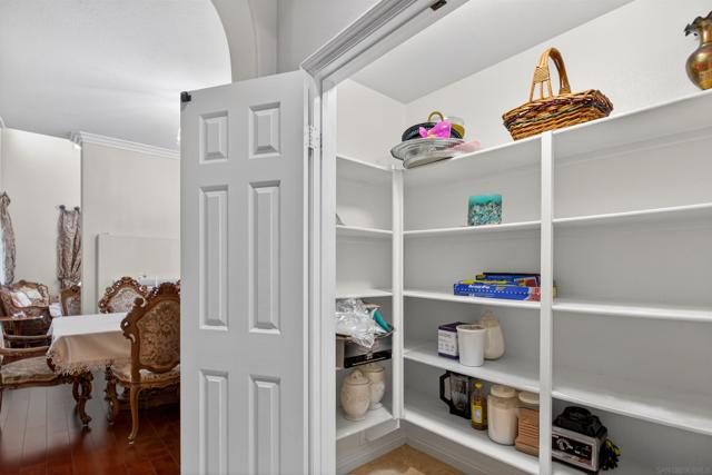 Image 17 of 73 For 18410 Lakepointe Dr