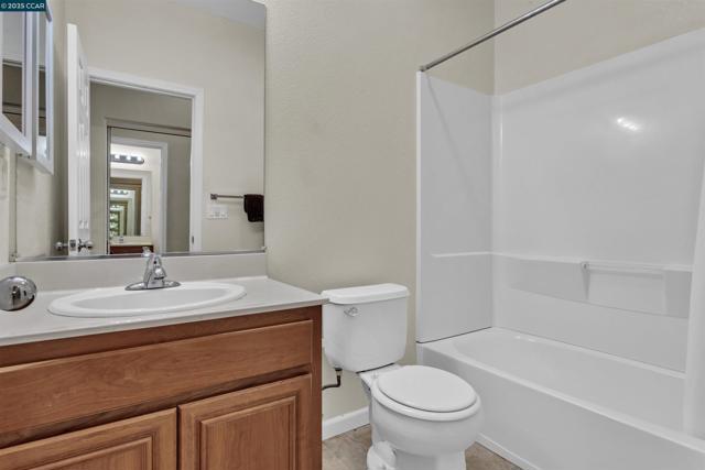 411 Summer Ln, Richmond CA: https://media.crmls.org/mediaz/adc802ce-be74-4695-b18b-d32b0a4c02de.jpg
