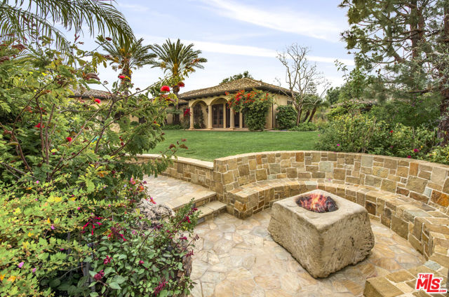 427 La Marina Drive, Camarillo CA: https://media.crmls.org/mediaz/adc804f2-c724-48e6-837c-207254a4a140.jpg