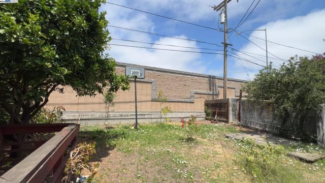 Image 18 of 21 For 25936 Peterman Ave