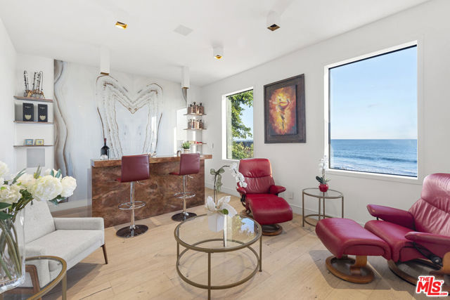 21715 Rambla Vista, Malibu CA: https://media.crmls.org/mediaz/adc85988-dc09-457b-8170-c155920d73fc.jpg
