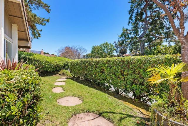 159 Mexicali Ct, Solana Beach CA: https://media.crmls.org/mediaz/adc8730c-82bd-49c5-b632-61ee64a10489.jpg