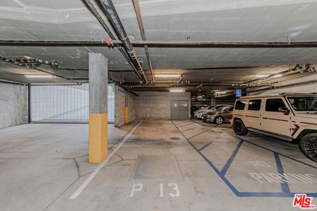 4644 Coldwater Canyon Avenue, Studio City CA: https://media.crmls.org/mediaz/adc8f08e-4e8e-4a5d-bf74-ea6d39880299.jpg