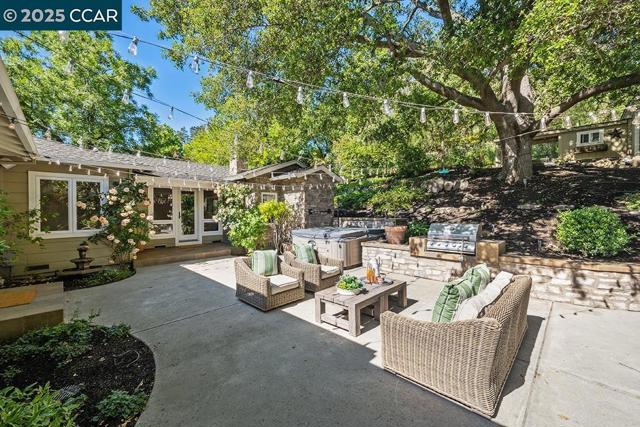 390 Castello Rd, Lafayette CA: https://media.crmls.org/mediaz/adcae86a-3f35-4d19-b124-74c767495a88.jpg