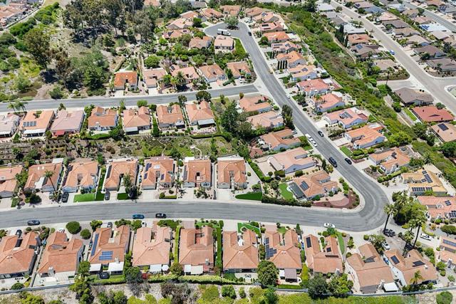 16078 AVENIDA AVEIRO, San Diego CA: https://media.crmls.org/mediaz/adcb1fcd-51ef-4983-9ee2-f5c64b5402c1.jpg