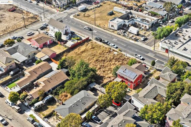 724 Chesley Ave, Richmond CA: https://media.crmls.org/mediaz/adcb7835-e2d3-48de-918d-a85ce8dffa5d.jpg