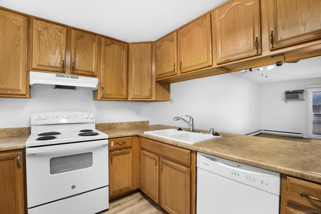 8703 Lake Murray Blvd, San Diego CA: https://media.crmls.org/mediaz/adcba86c-2fbf-46ec-9e75-27f6ad1b165a.jpg