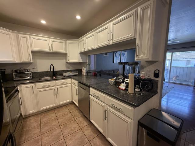 Detail Gallery Image 9 of 18 For 554 Telegraph Canyon Rd #F,  Chula Vista,  CA 91910 - 3 Beds | 2 Baths