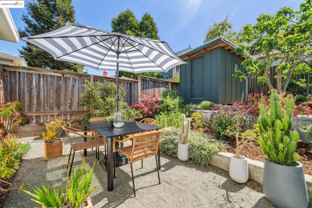 6212 Bernhard, Richmond CA: https://media.crmls.org/mediaz/adcd231e-441d-41bc-8656-3fb186c0606f.jpg