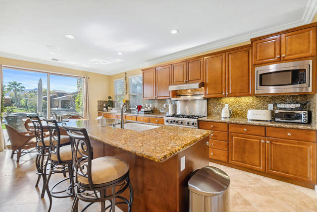 9 Via Santanella, Rancho Mirage CA: https://media.crmls.org/mediaz/adcd72dd-eb5e-4623-b3ae-0bdb31dac29e.jpg