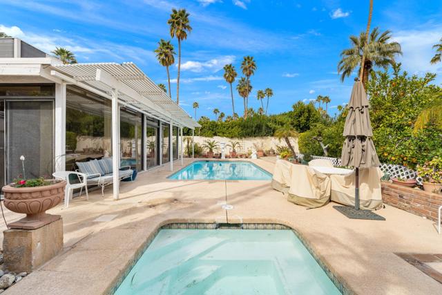 968 N Fairview Circle, Palm Springs CA: https://media.crmls.org/mediaz/adcdb19a-b95e-4442-a589-35ab8aade4c6.jpg