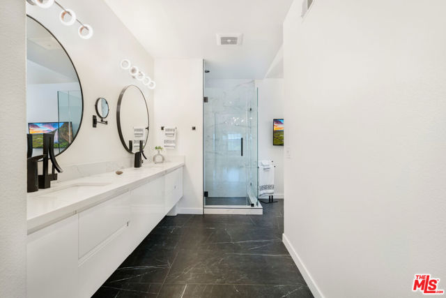 4392 Park Paloma, Calabasas CA: https://media.crmls.org/mediaz/adce4fbc-c75c-448d-aacd-857dd8deb6b9.jpg
