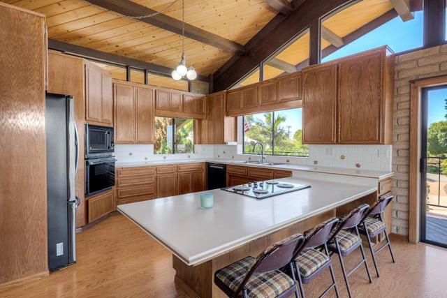 Detail Gallery Image 27 of 75 For 2335 Mirador, Vista,  CA 92084 - 5 Beds | 2/1 Baths