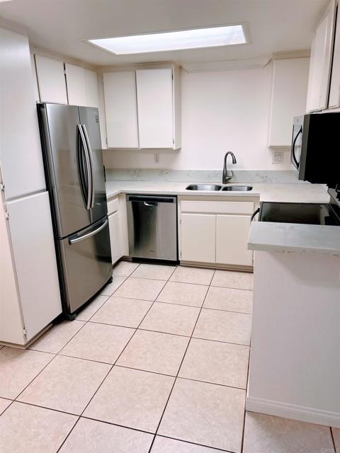 Detail Gallery Image 4 of 7 For 211 Woodland Pkwy, San Marcos,  CA 92069 - 2 Beds | 2 Baths