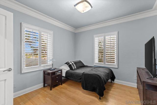 2205 Locust St, San Diego CA: https://media.crmls.org/mediaz/adcf13e0-5212-4c4c-acbe-68fb0c10cb0a.jpg
