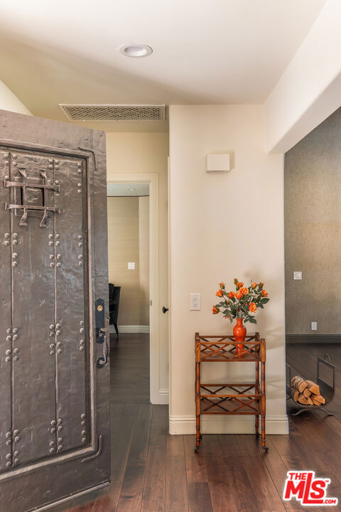 2770 La Castana Drive, Los Angeles CA: https://media.crmls.org/mediaz/adcf7d68-08c3-44ef-9415-6add40dceefc.jpg