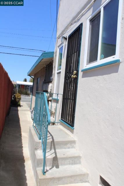 4208 Nevin Ave, Richmond CA: https://media.crmls.org/mediaz/adcfeeaa-0127-4c1c-888f-3a8f229ff335.jpg