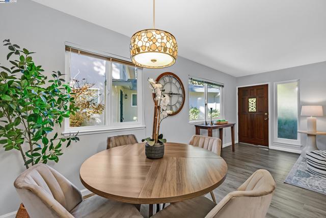 2207 Segundo Ct, Pleasanton CA: https://media.crmls.org/mediaz/add02f68-6dc4-480d-ac43-8e2ce6b7a5fe.jpg