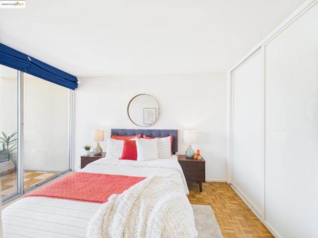 320 Lee St, Oakland CA: https://media.crmls.org/mediaz/add04eac-e7fa-488c-9bc2-e91946dd04c5.jpg