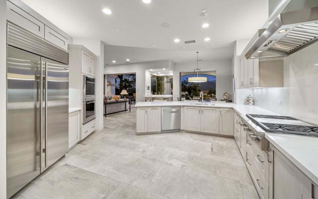 75757 Via Stia, Indian Wells CA: https://media.crmls.org/mediaz/add0705d-9ffb-4b4c-be1a-de5de595841c.jpg