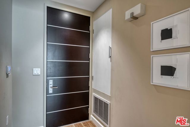 Drew Fenton | 441 S Barrington Avenue Los Angeles CA | MLS: 7091568