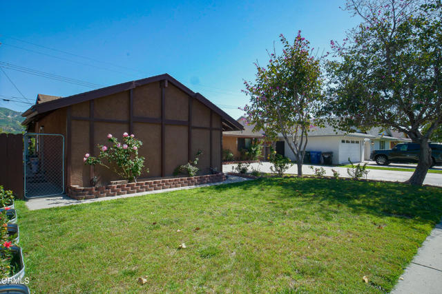 752 Fillmore Street, Santa Paula CA: https://media.crmls.org/mediaz/add0c23b-141d-4fec-b6be-5404e6689b43.jpg