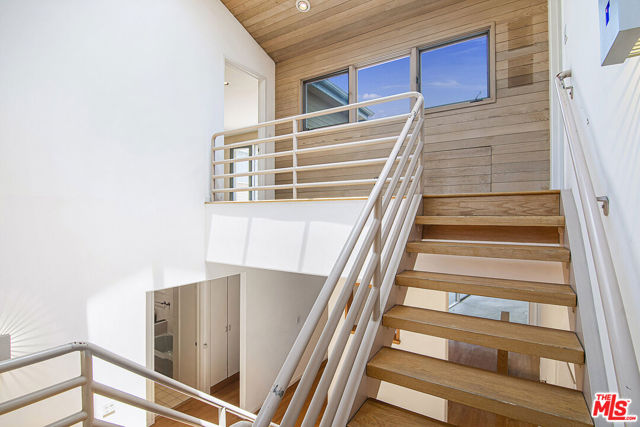 3580 Mountain View Avenue, Los Angeles CA: https://media.crmls.org/mediaz/add15774-6478-4c3f-8849-6c4bcf8bc20e.jpg
