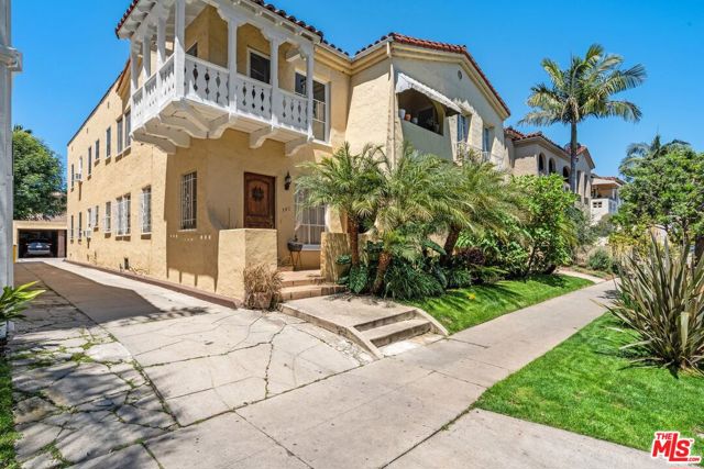 347 N Curson Avenue, Los Angeles CA: https://media.crmls.org/mediaz/add1ca1c-4491-4c36-9e6b-c5f37daa087a.jpg