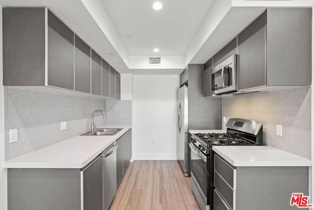 1539 Purdue, Los Angeles CA: https://media.crmls.org/mediaz/add1edb6-3475-4f3e-bf89-9a02f0dd4fe4.jpg
