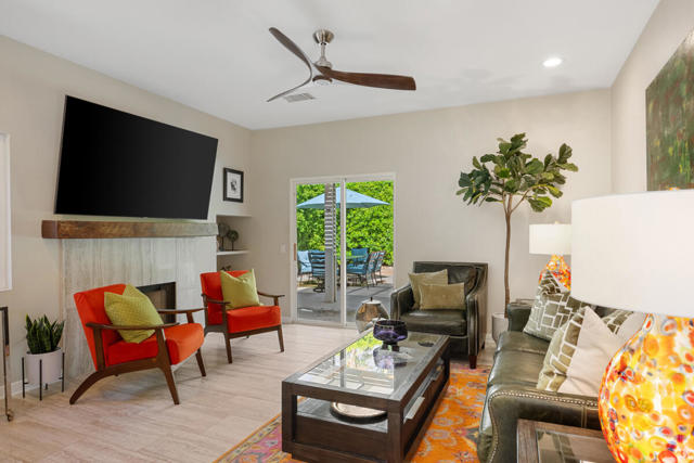642 E Daisy Street, Palm Springs CA: https://media.crmls.org/mediaz/add21c52-f690-4c88-a73a-43b34528d500.jpg
