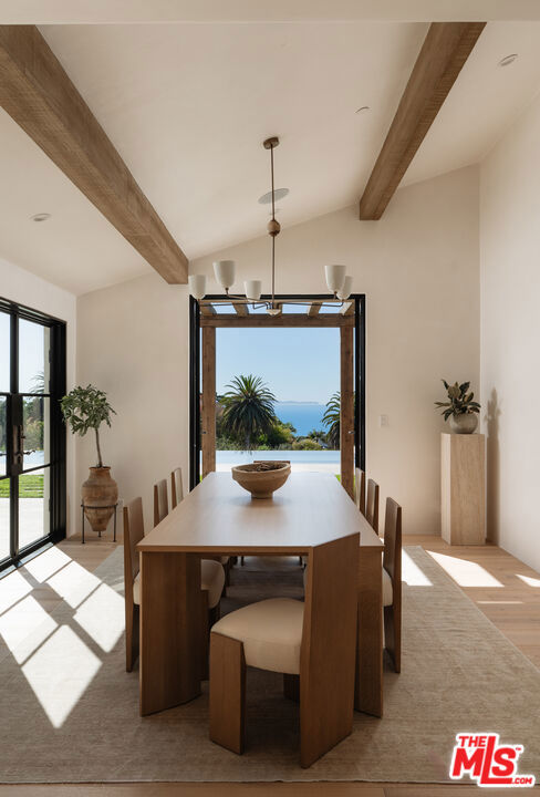 4200 Marina Drive, Santa Barbara CA: https://media.crmls.org/mediaz/add27e41-efcc-40e5-b0b4-bd224168a026.jpg