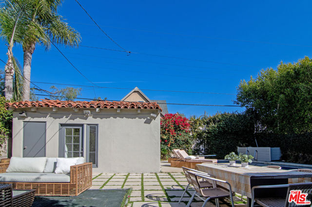 110 S Fuller Avenue, Los Angeles CA: https://media.crmls.org/mediaz/add2e250-9e8d-4db9-94fd-5881e7db02a1.jpg