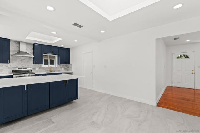 614 Fifth Ave, Chula Vista CA: https://media.crmls.org/mediaz/add2f565-9a65-4297-baa7-e9852d1953d9.jpg