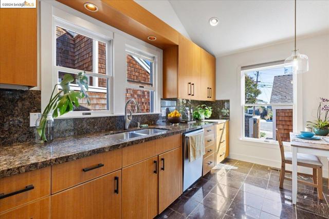 Image 13 of 32 For 4493 Montgomery St  6