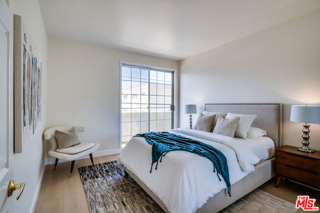 10824 Bloomfield Street, Toluca Lake CA: https://media.crmls.org/mediaz/add3a7ff-2dba-4f32-9701-cb9b618beb89.jpg