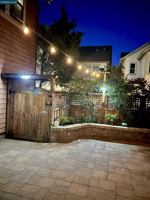 2036 Serra Ln, Hercules CA: https://media.crmls.org/mediaz/add3b4fe-9fd7-4dd1-a64e-7089cb5d22d3.jpg