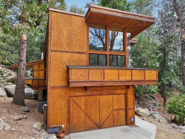 55491 Howland, Idyllwild CA: https://media.crmls.org/mediaz/add43307-3112-43cc-8838-b93841395432.jpg