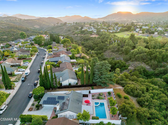 591 Shenandoah Street, Thousand Oaks CA: https://media.crmls.org/mediaz/add4487e-74bb-4de4-9412-f7302d6a4654.jpg