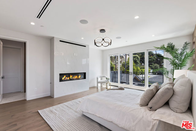 908 Rosecrans Avenue, Manhattan Beach CA: https://media.crmls.org/mediaz/add48c79-99c4-45e4-81e8-4d0e961e68e7.jpg