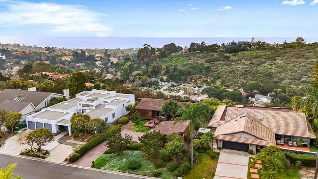 6960 Via Estrada, La Jolla CA: https://media.crmls.org/mediaz/add51cf4-1251-42c1-9087-5f1f7d6df98d.jpg
