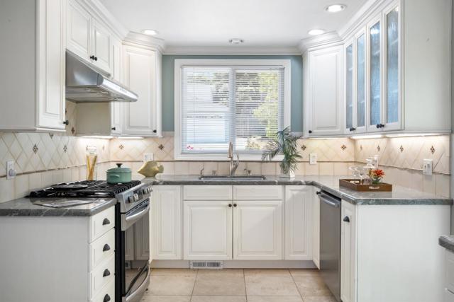 50 La Prenda, Millbrae CA: https://media.crmls.org/mediaz/add54703-57da-4a70-8ab2-7f3a12c7d542.jpg