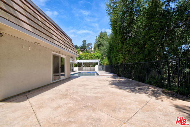 23637 Park Belmonte, Calabasas CA: https://media.crmls.org/mediaz/add57874-36fd-4264-819c-2690d5f4618d.jpg