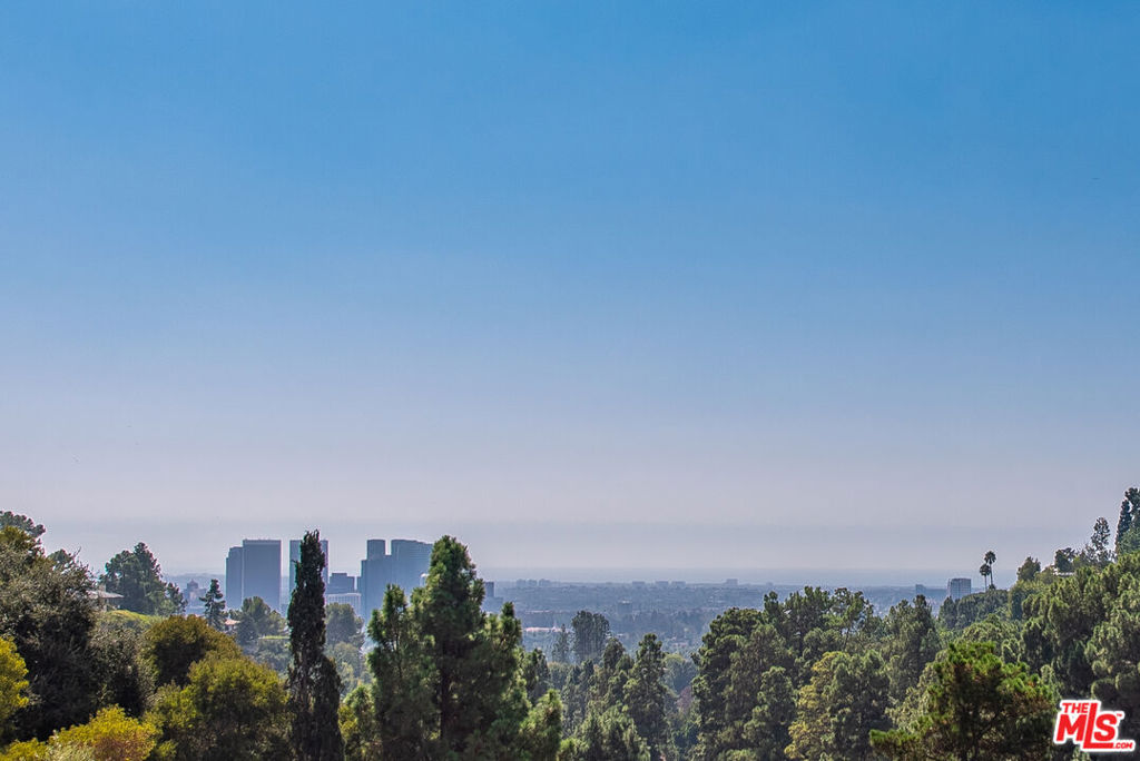 https://media.crmls.org/mediaz/add5a76d-0ab2-42c8-a78d-f2459368c8c1.jpg?preset=X-Large