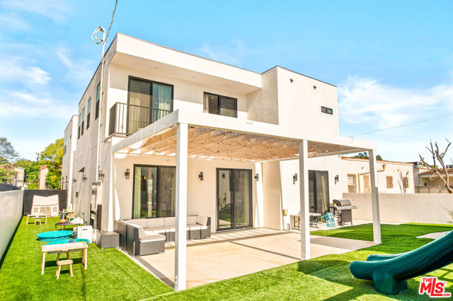 535 N Formosa Avenue, Los Angeles CA: https://media.crmls.org/mediaz/add603f5-c514-44f9-8689-95ab3a311c95.jpg