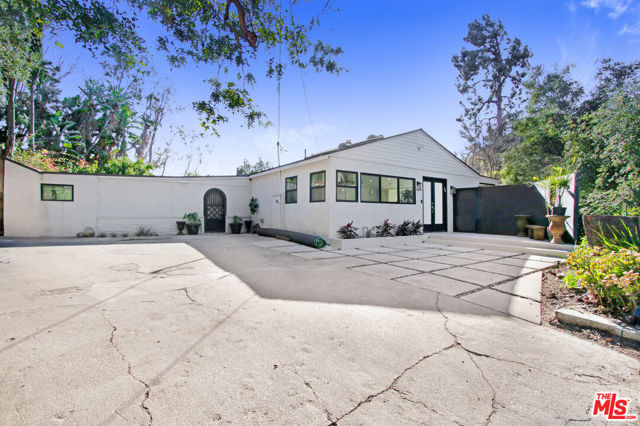 1845 Calgary Lane, Los Angeles CA: https://media.crmls.org/mediaz/add60d2a-961c-4132-acbf-f34a236be5f9.jpg